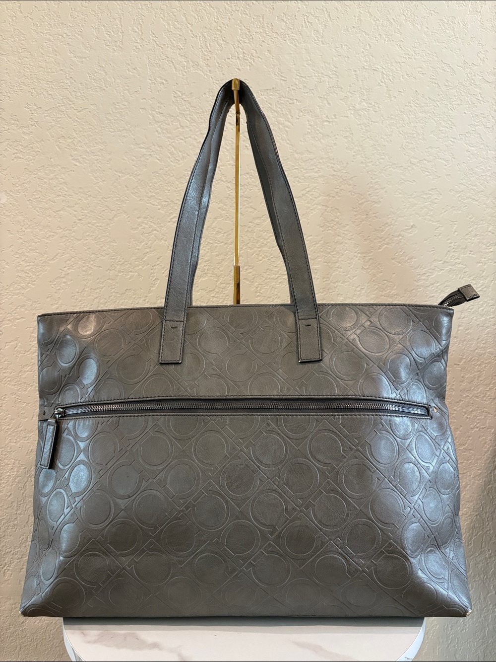 Salvatore Ferragamo Leather Embossed Large Tote Bag in Gray